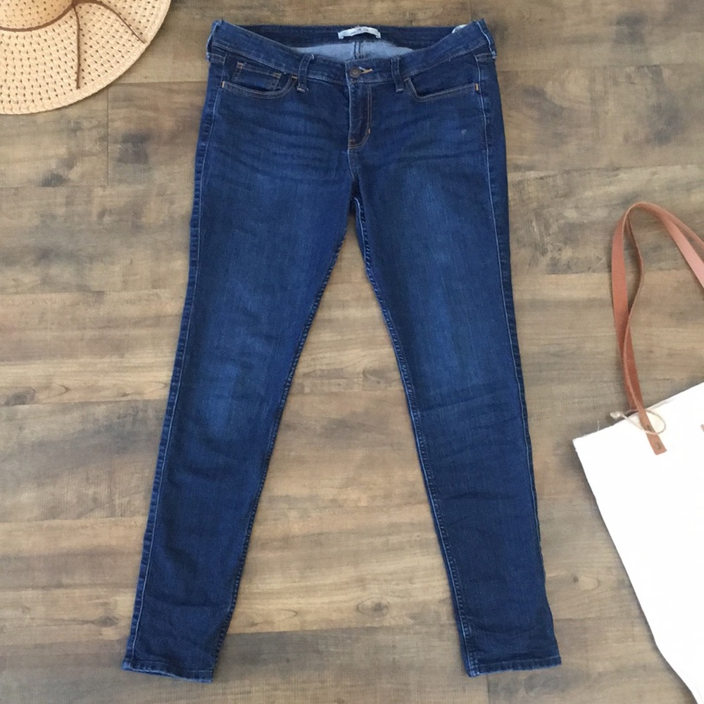 SALE! Hollister jeans dark wash short